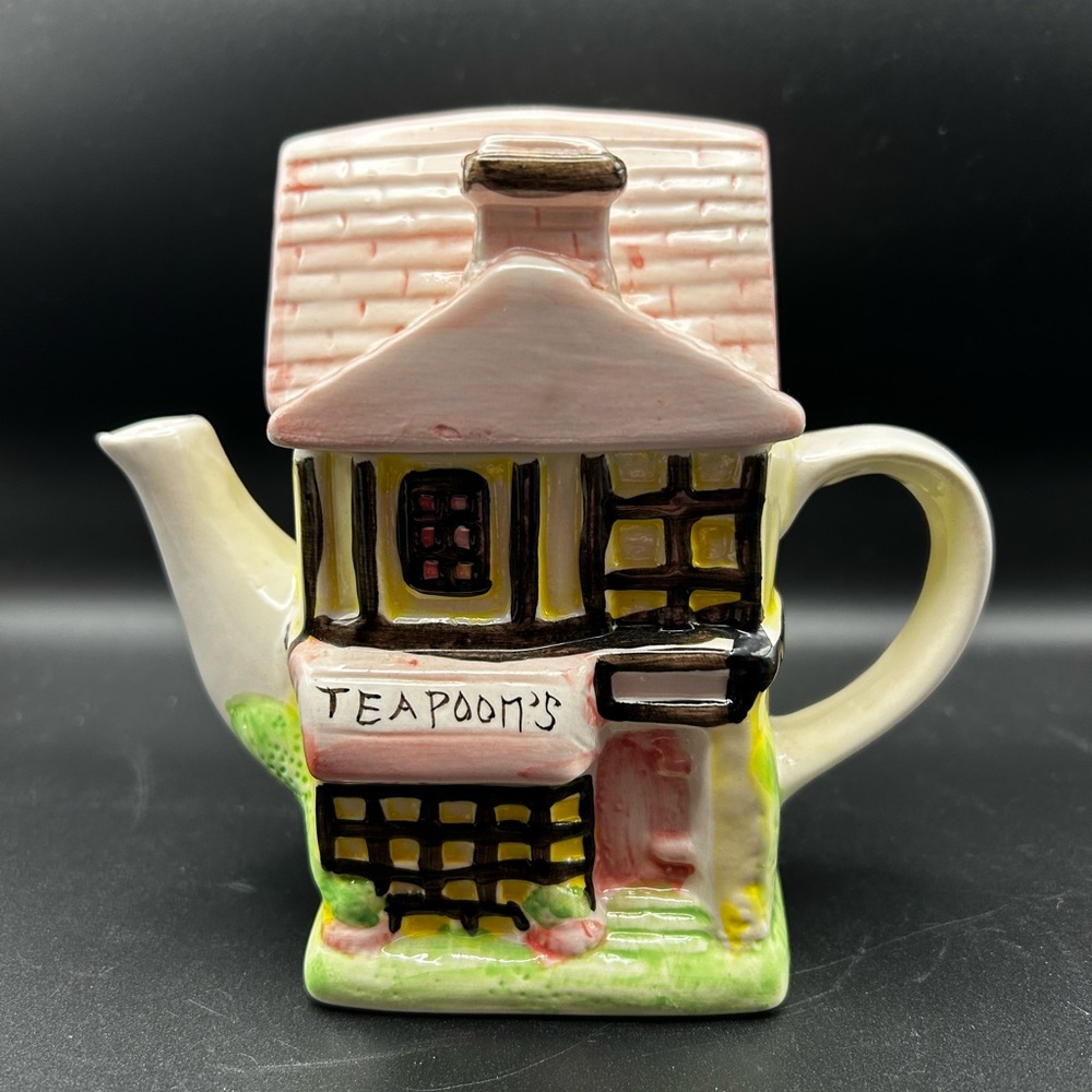 Cottage Style Teapot - Multicolor